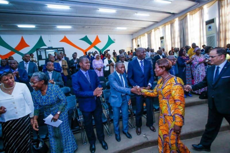 Côte d’Ivoire : 2 000 enseignants bivalents de sciences bénéficient d’une formation hybride