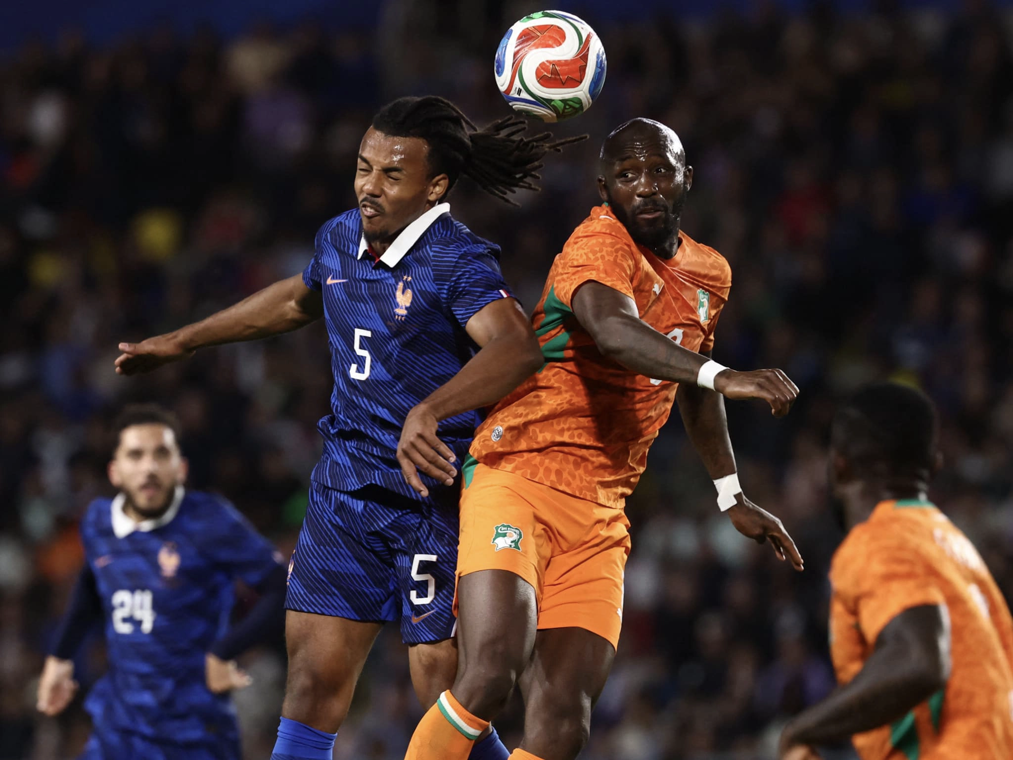 Les Éléphants signent une victoire historique contre la France.