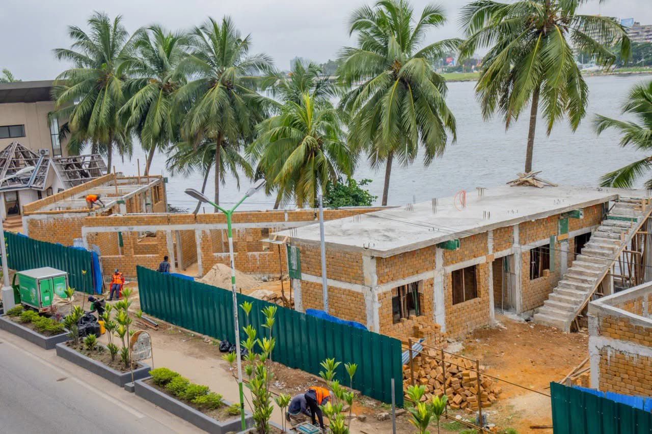 Côte d’Ivoire : la Mairie du Plateau dénonce la démolition d’aménagements sur la promenade lagunaire