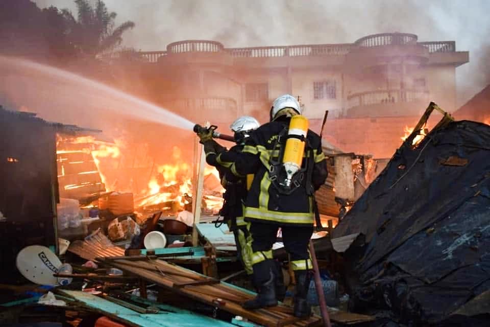 Incendie meurtrier à Cocody-Angré : l’État ivoirien aux côtés des familles endeuillées