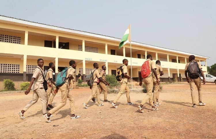 Côte d’Ivoire : les enseignants ne peuvent plus faire payer des cours de renforcement à leurs propres élèves