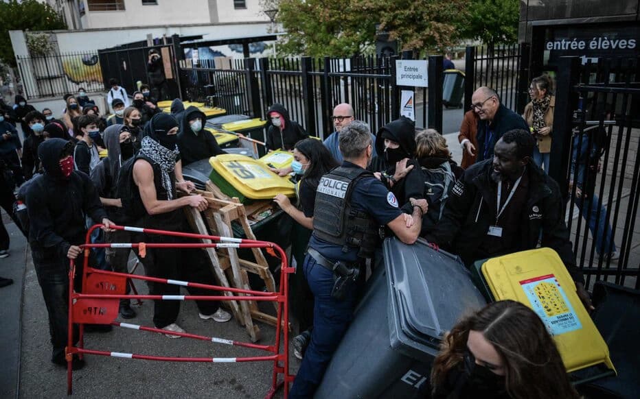 France : la colère des lycéens monte d’un cran, plus de 5 000 interpellations en cinq jours