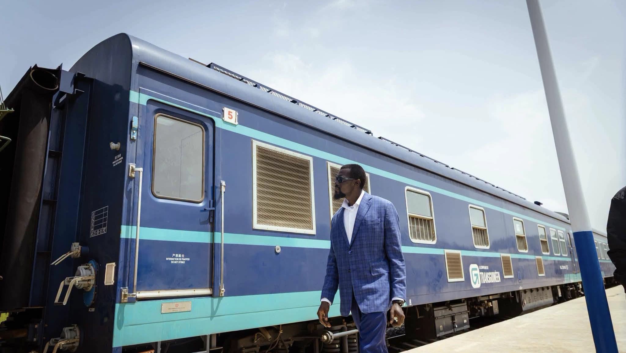 Guinée : Mamadi Doumbouya inaugure le premier train de voyageurs du TransGuinéen