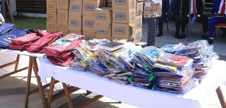 Côte d’Ivoire : le RHDP mobilisé pour la rentrée scolaire, 5 000 kits à Bouaké et des distributions à Port-Bouët
