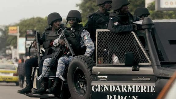 Côte d’Ivoire : un an après l’assassinat d’un gendarme à Agboville, 12 suspects inculpés